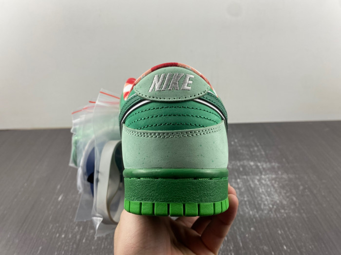 concepts x T*f*ny co. x nike sb dunk low  bv1310-303