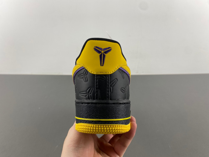 Kobe Bryant x Nike Air Force 1 Low  HV5122-001