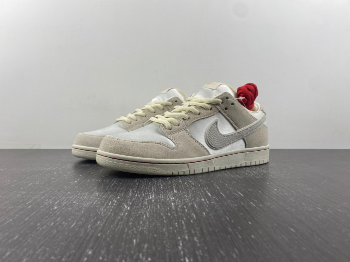 Nike SB Dunk Low 2024 WHITE/GREY/SILVER FZ5654-100
