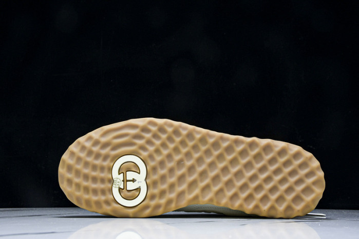 Gv*c sneaker