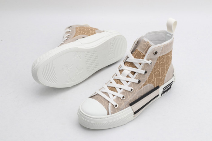 D10R B23 Oblique High Top Sneaker