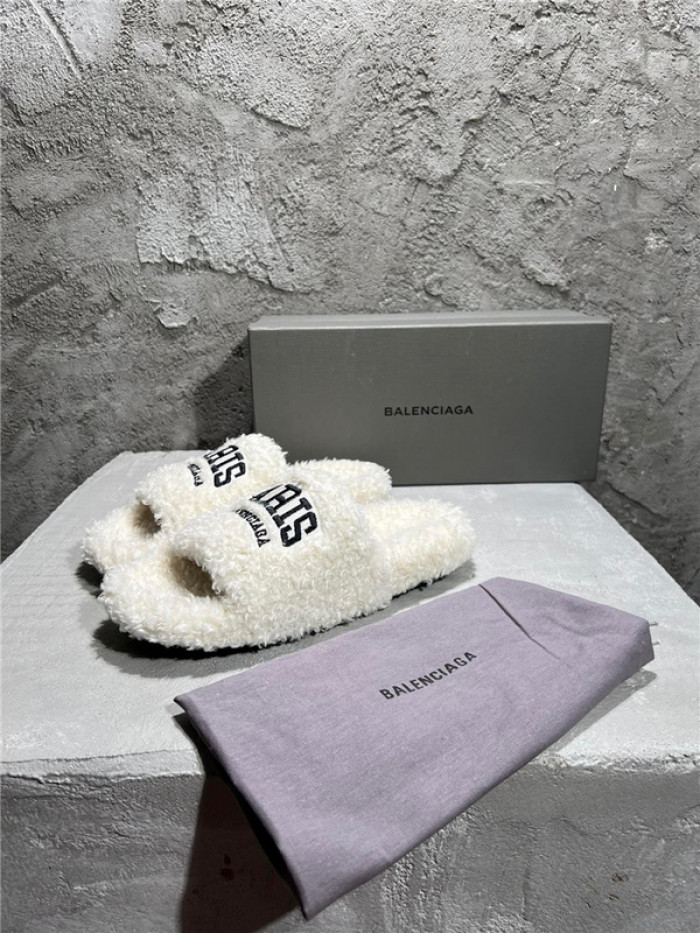 BLCG SLIPPERS